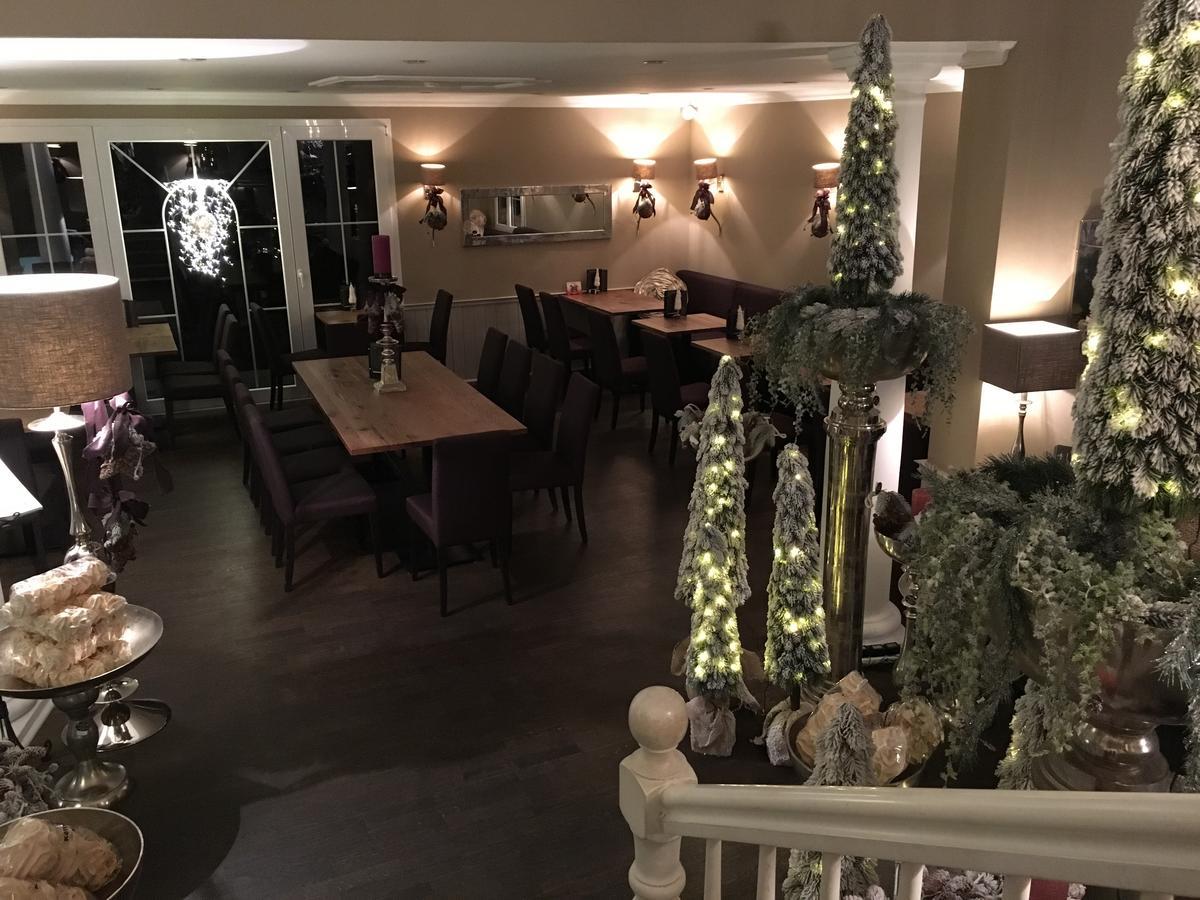 Landcafe Mit Mini Hotel Бургдорф Екстериор снимка